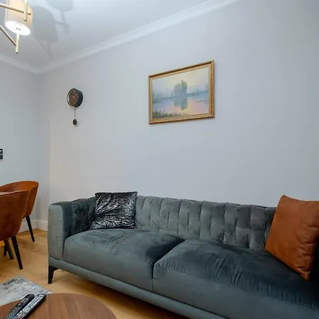 One-bedroom In Taksim Apartment *
