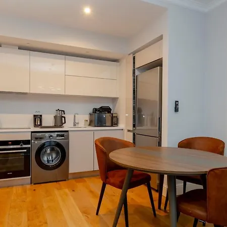 One-bedroom In Taksim Apartment *